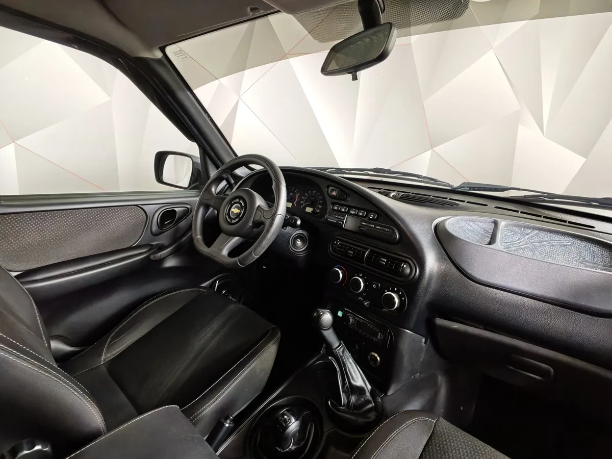 Chevrolet Niva 1.7 MT (80 л.с.) Серый в АВИЛОН. Слайд №12