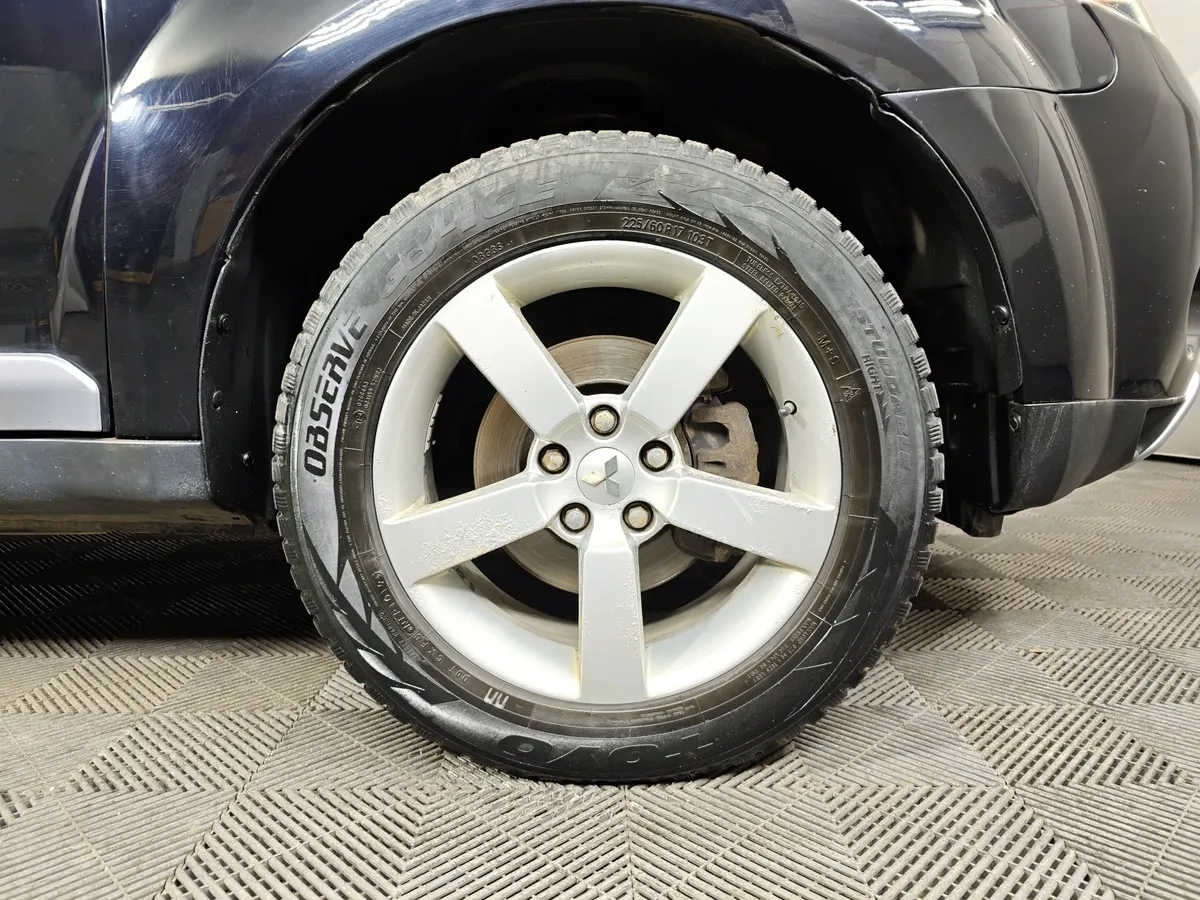 Mitsubishi Outlander 3.0 AT 4WD (223 л.с.) Черный в АВИЛОН. Слайд №9