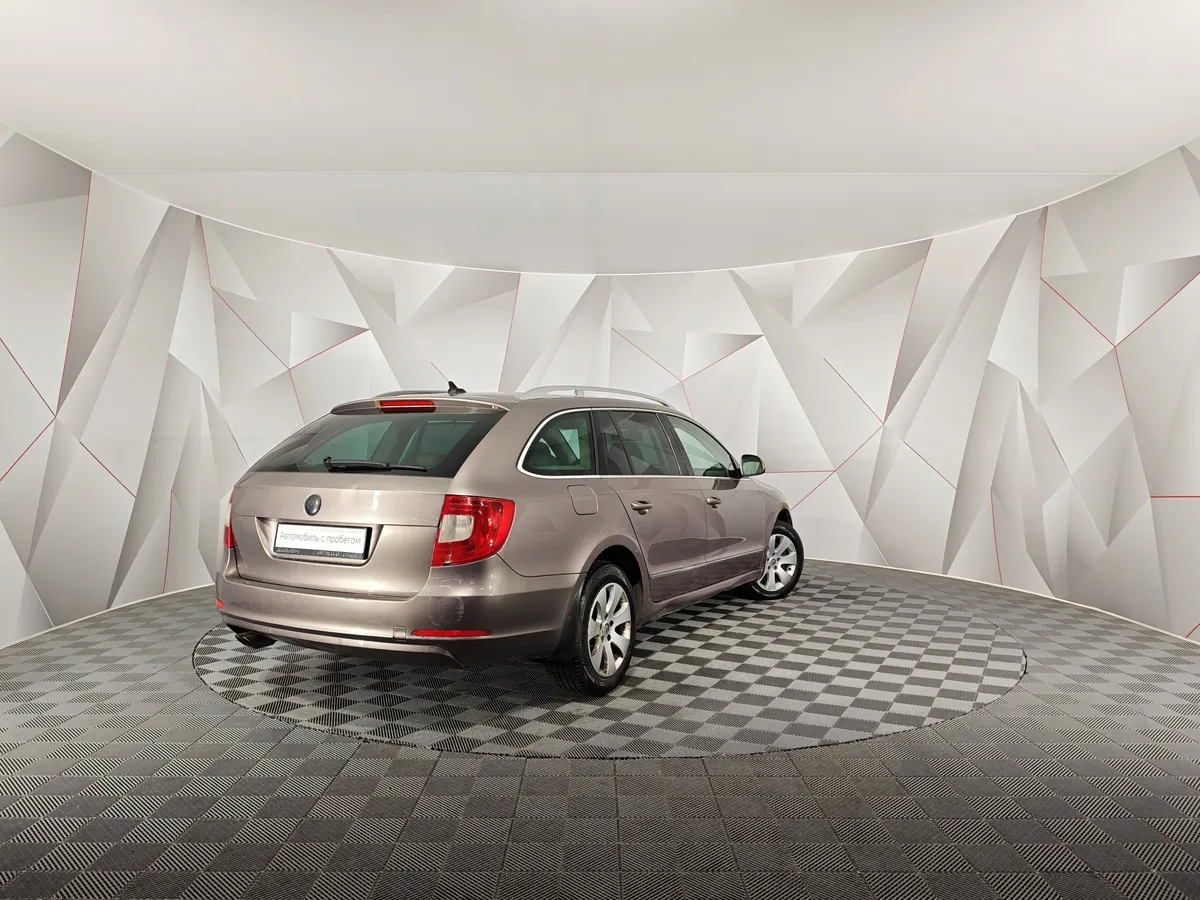 Skoda Superb 2.0 TDI DSG (140 л.с.) Серый в АВИЛОН. Слайд №2