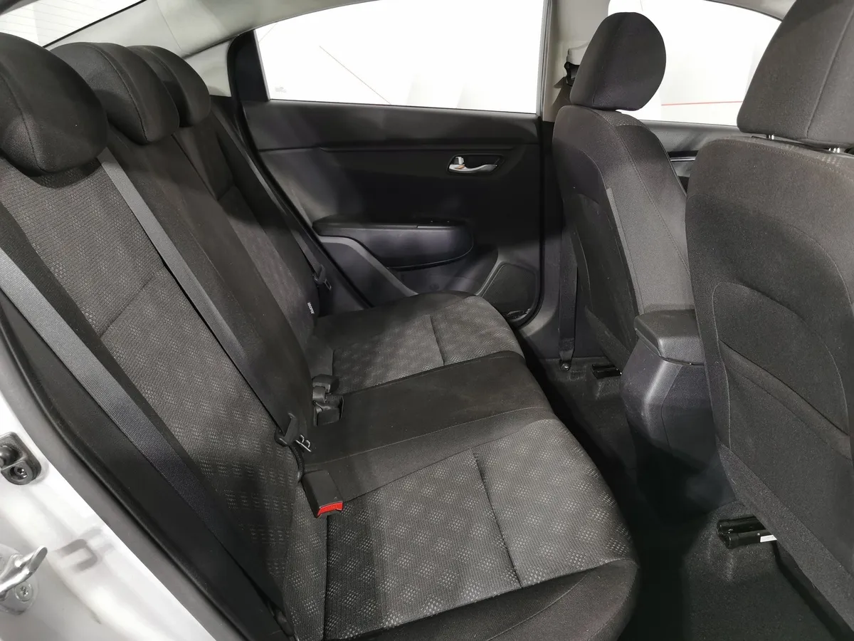 Kia Rio 1.6 MT (123 л.с.) Серебристый в АВИЛОН. Слайд №15