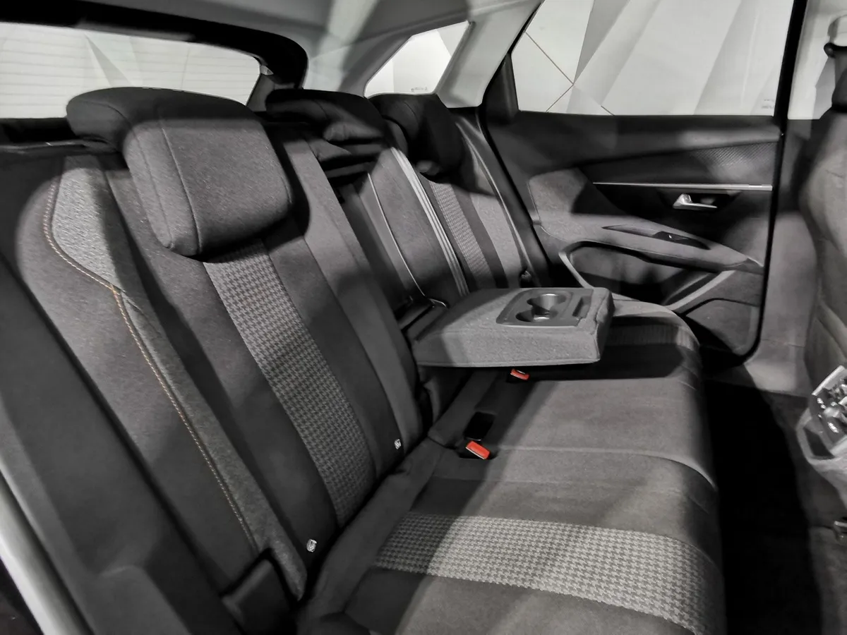 Peugeot 3008 1.5 HDi AT (130 л.с.) Черный в АВИЛОН. Слайд №16
