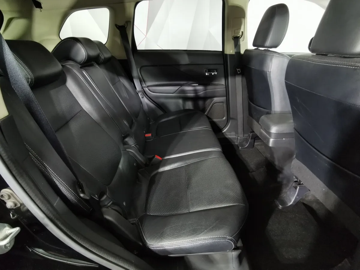 Mitsubishi Outlander 2.0 MIVEC CVT 4WD (146 л.с.) Invite Черный в АВИЛОН. Слайд №15