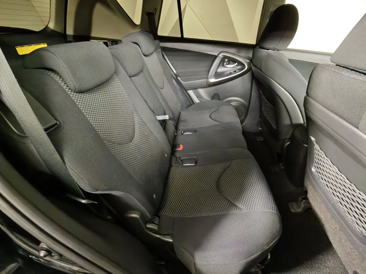 Toyota RAV4 2.0 AT AWD (150 л.с.) Черный в АВИЛОН. Слайд №14