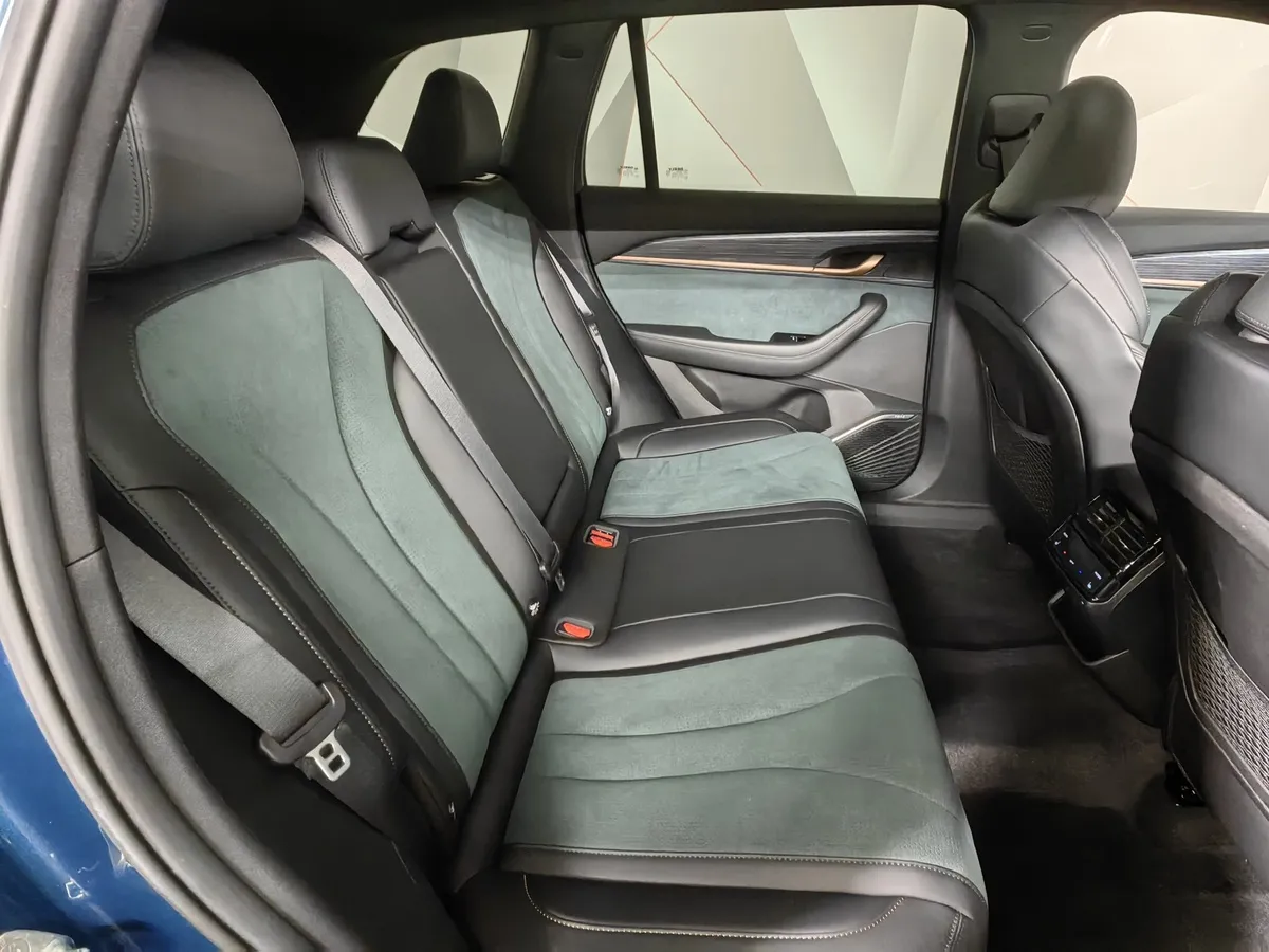 Geely Monjaro 2.0T 8AT 4WD (238 л.с.) Exclusive Синий в АВИЛОН. Слайд №16