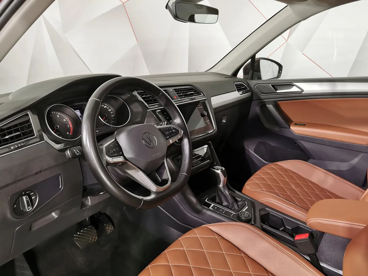 Volkswagen Tiguan 2.0 TSI 4Motion AT (180 л.с.) Status Коричневый в АВИЛОН. Слайд №19
