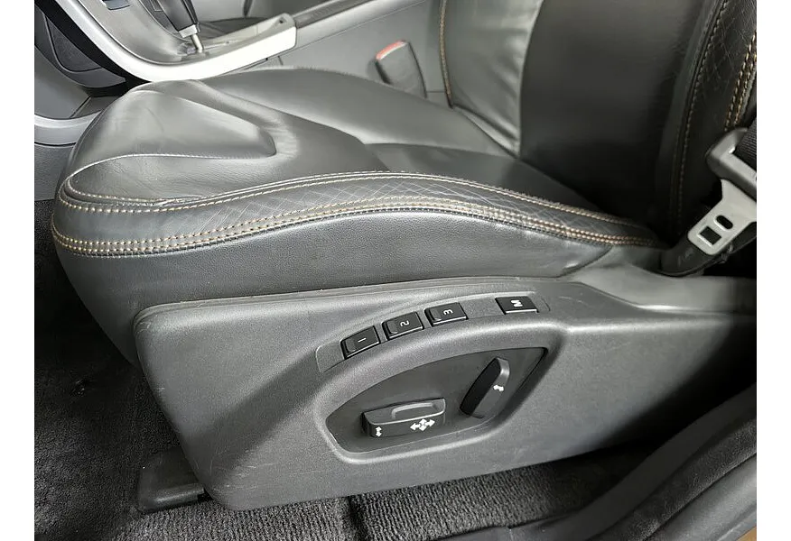 Volvo XC60 2.0 T AT (203 л.с.) Золотой в АВИЛОН. Слайд №20