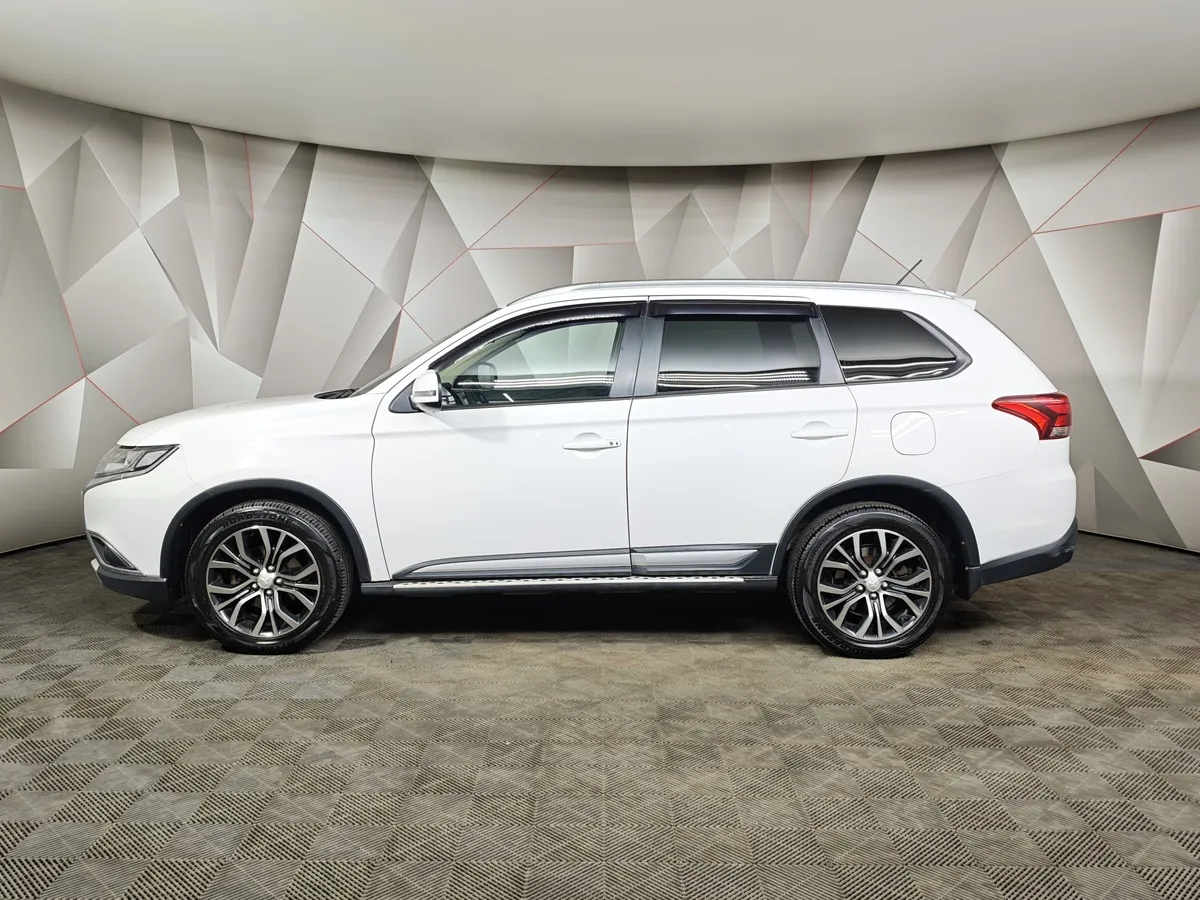 Mitsubishi Outlander 2.0 CVT 4WD (146 л.с.) Белый в АВИЛОН. Слайд №5