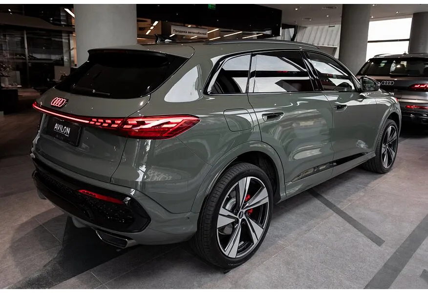 Audi Q5 L 2.0 40 TFSI S tronic quattro (204 л.с.) Зеленый в АВИЛОН. Слайд №6
