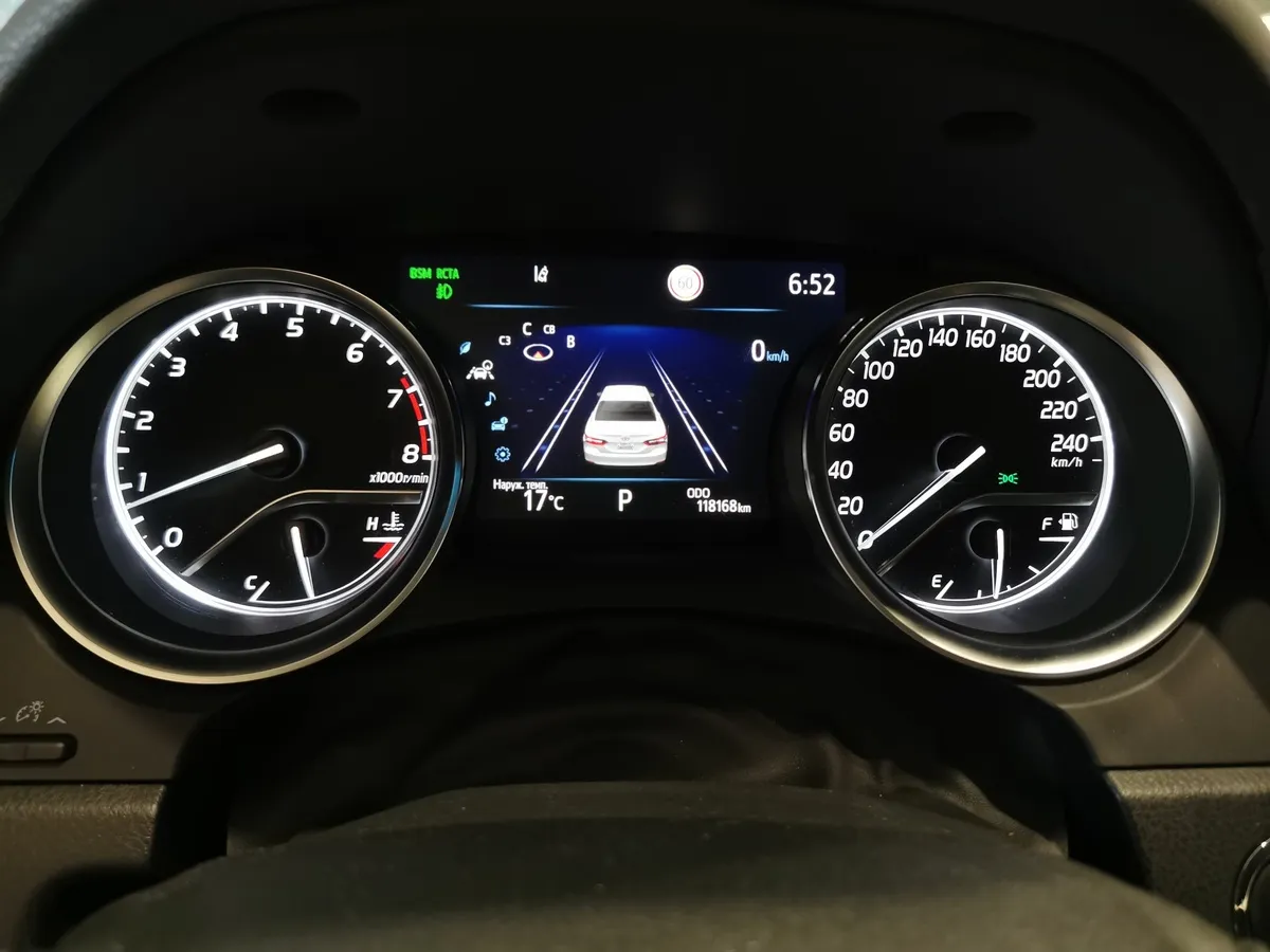 Toyota Camry 3.5 AT (249 л.с.) Белый в АВИЛОН. Слайд №17