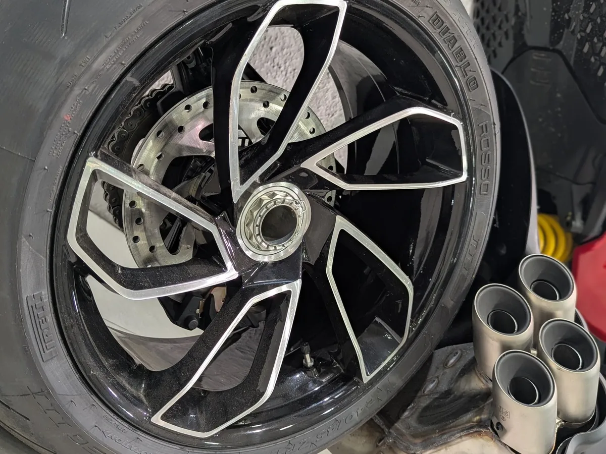 Ducati Diavel V4 1158 см³ (168 л.с.) (168) 1158 Красный в АВИЛОН. Слайд №12
