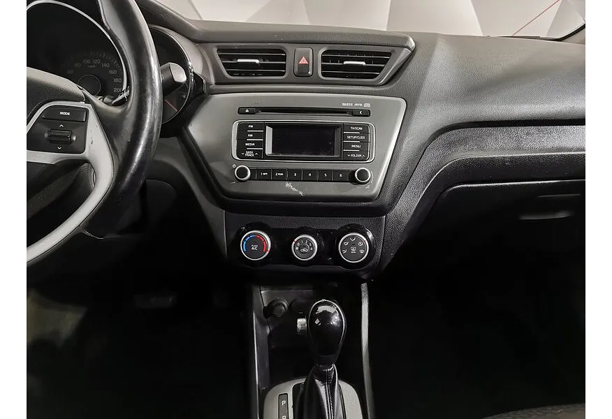 Kia Rio 1.6 AT (123 л.с.) Белый в АВИЛОН. Слайд №15