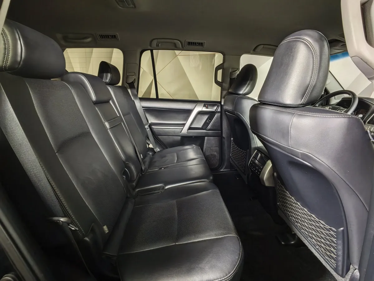 Toyota Land Cruiser Prado 4.0 AT AWD (249 л.с.) Черный в АВИЛОН. Слайд №16