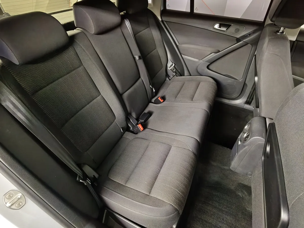 Volkswagen Tiguan 1.4 TSI BlueMotion DSG (150 л.с.) Sport&Style Черный в АВИЛОН. Слайд №16