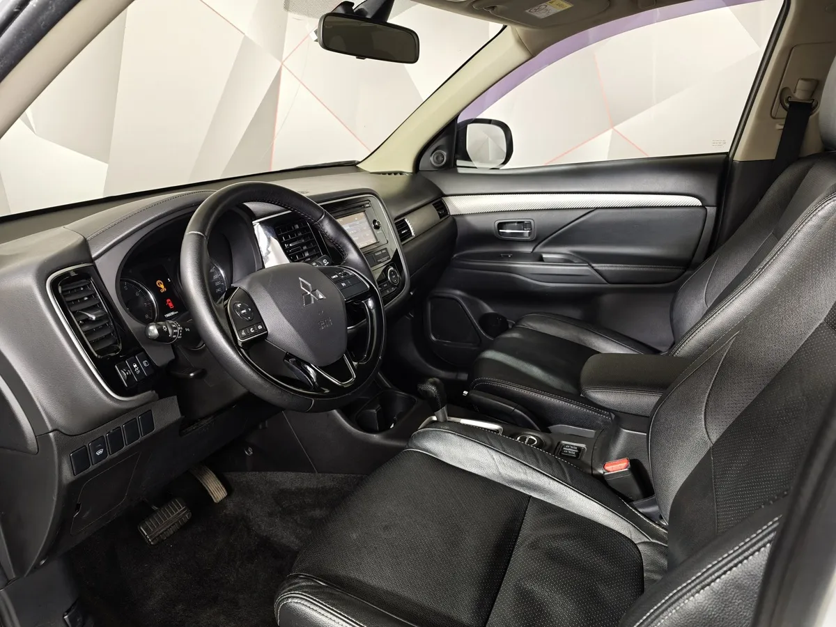 Mitsubishi Outlander 2.0 CVT 4WD (146 л.с.) Белый в АВИЛОН. Слайд №18