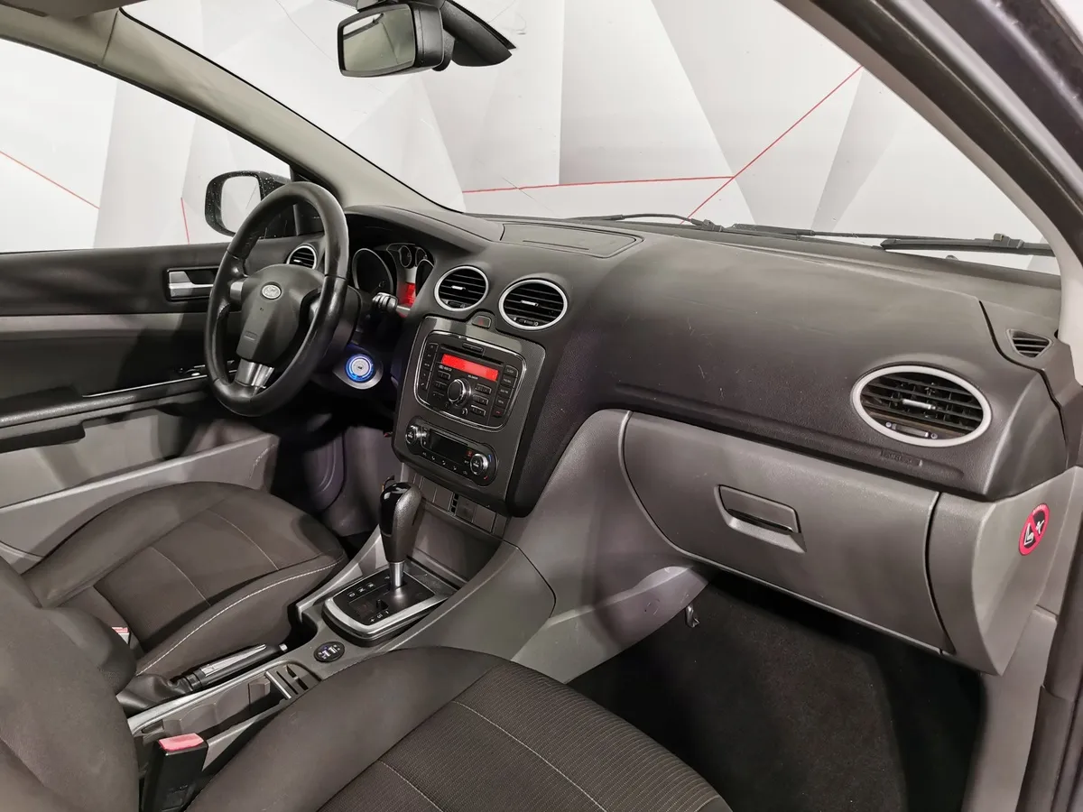 Ford Focus 1.6 AT (101 л.с.) Ghia Серый в АВИЛОН. Слайд №11