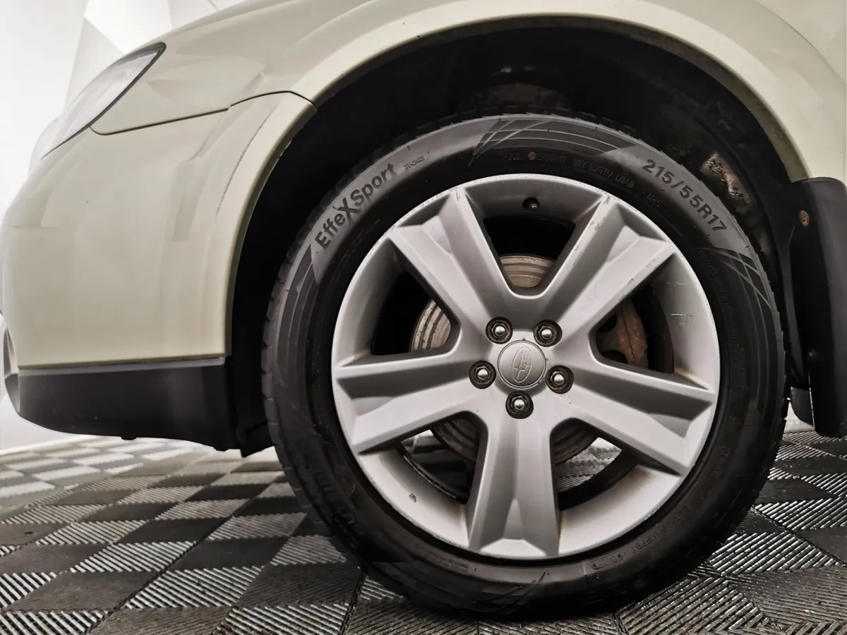 Subaru Outback 2.5 MT AWD (173 л.с.) Золотой в АВИЛОН. Слайд №8