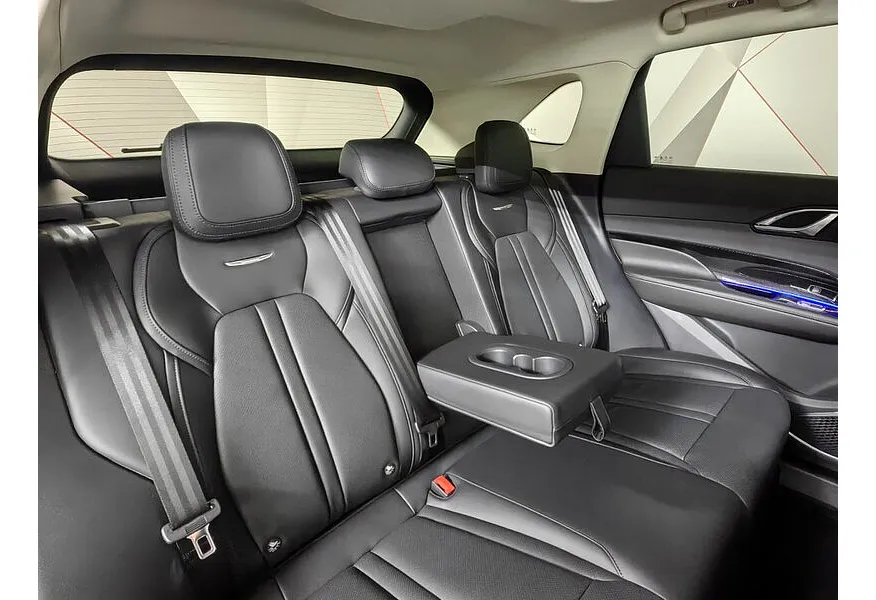 Hongqi HS3 2.0T 8AT 4WD (245 л.с.) Deluxe Черный в АВИЛОН. Слайд №16