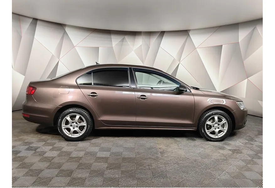 Volkswagen Jetta 1.6 MPI MT (105 л.с.) Comfortline Коричневый в АВИЛОН. Слайд №6 Volkswagen Jetta 1.6 MPI MT (105 л.с.) Comfortline Коричневый в АВИЛОН. Слайд №6