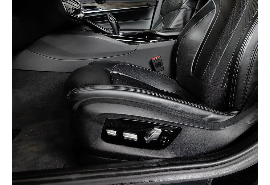 BMW 5 серия 530d xDrive Steptronic (249 л.с.) M Sport Pro Черный в АВИЛОН. Слайд №16