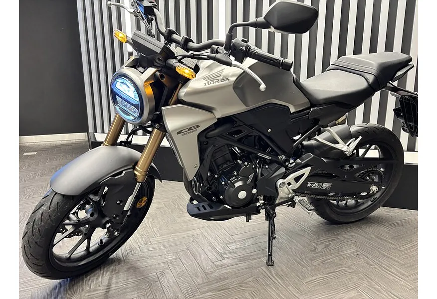 Honda CBF 300 NA 286 см³ (31 л.с.) Серый в АВИЛОН. Слайд №10