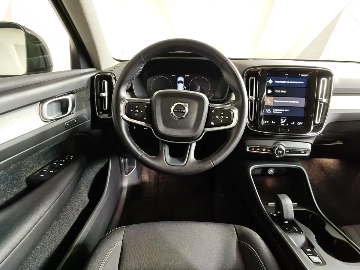 Volvo XC40 2.0 T4 Drive-E AT AWD (190 л.с.) Momentum Черный в АВИЛОН. Слайд №20