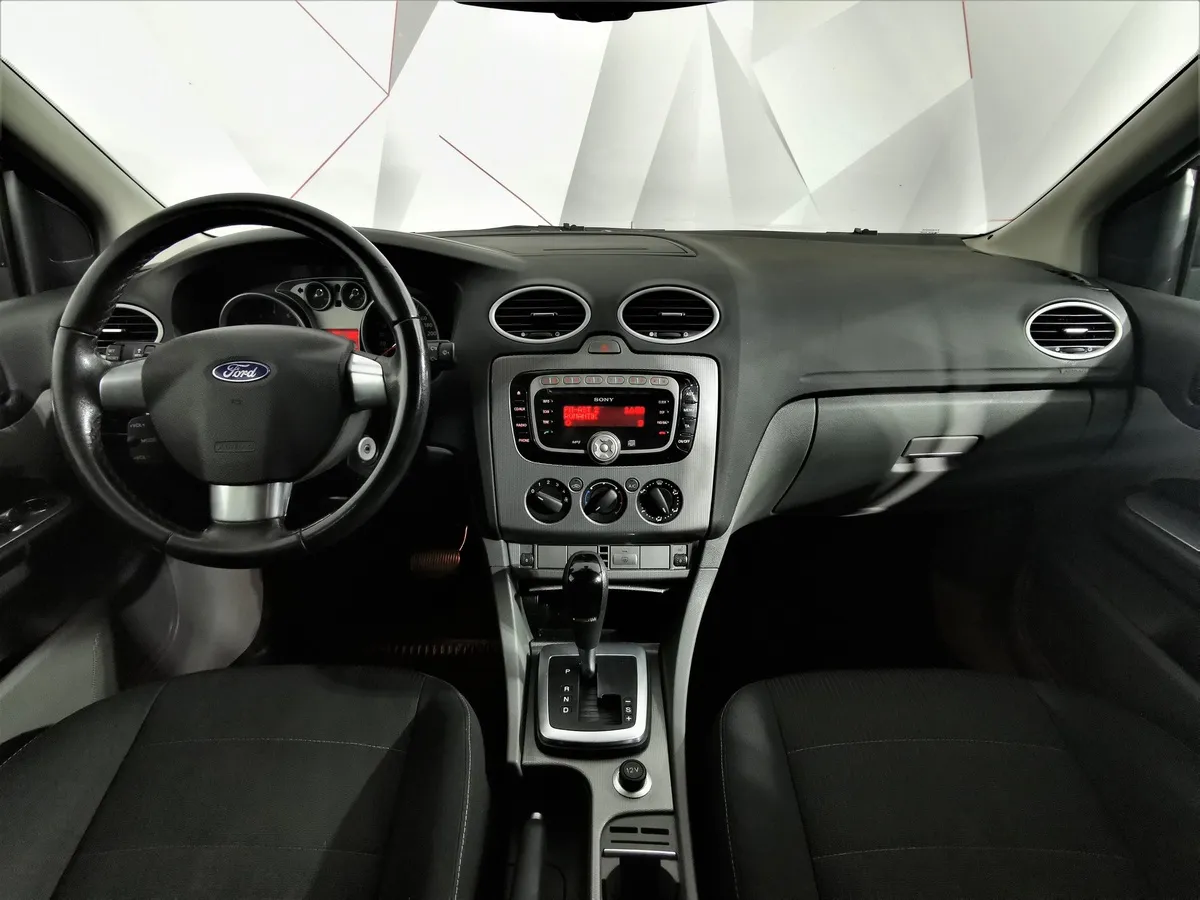 Ford Focus 2.0 AT (145 л.с.) Ghia Черный в АВИЛОН. Слайд №13