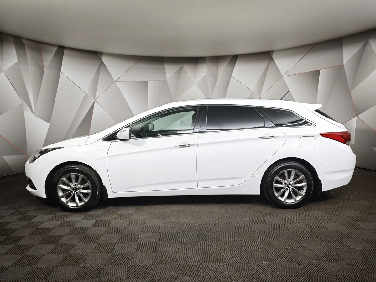 Hyundai i40 2.0 AT (150 л.с.) Premium Белый в АВИЛОН. Слайд №5