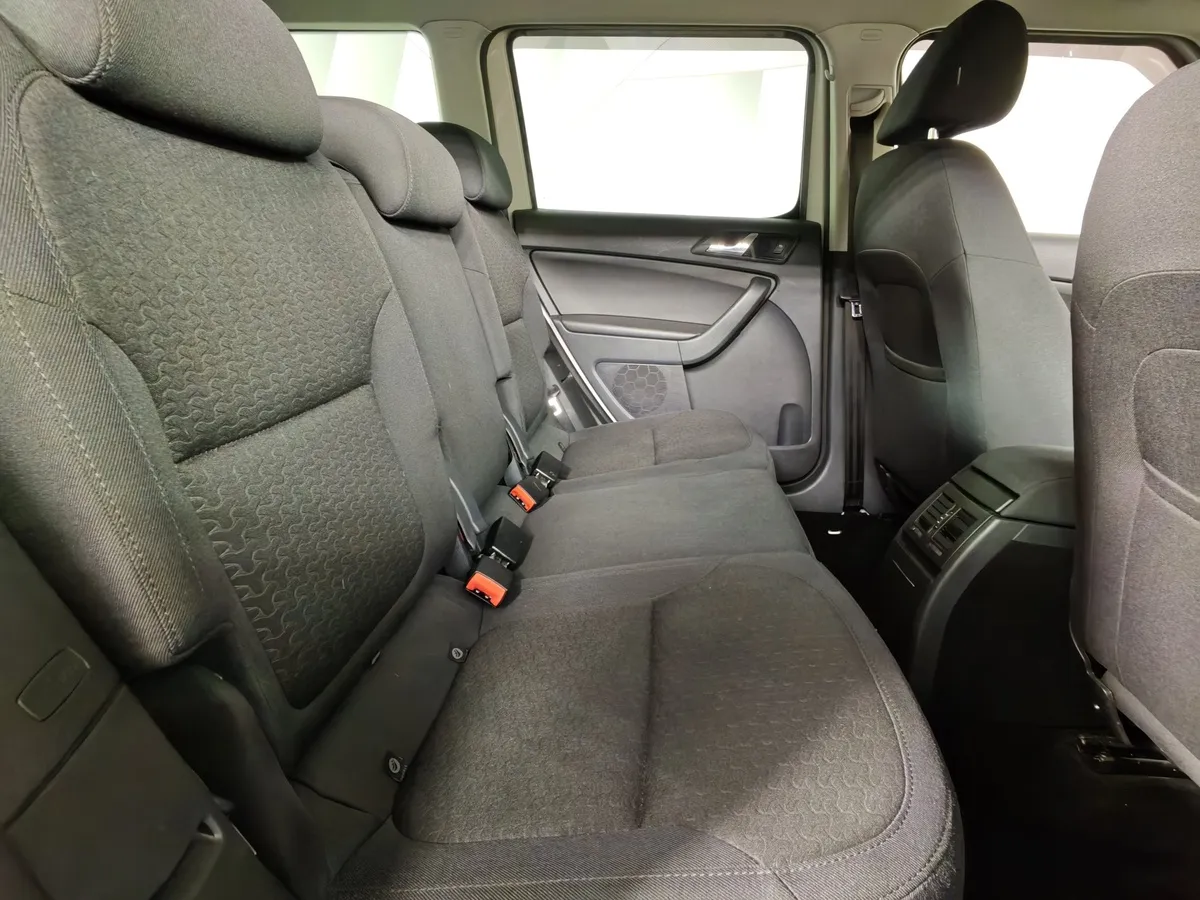 Skoda Yeti 1.2 TSI DSG (105 л.с.) Active Белый в АВИЛОН. Слайд №16