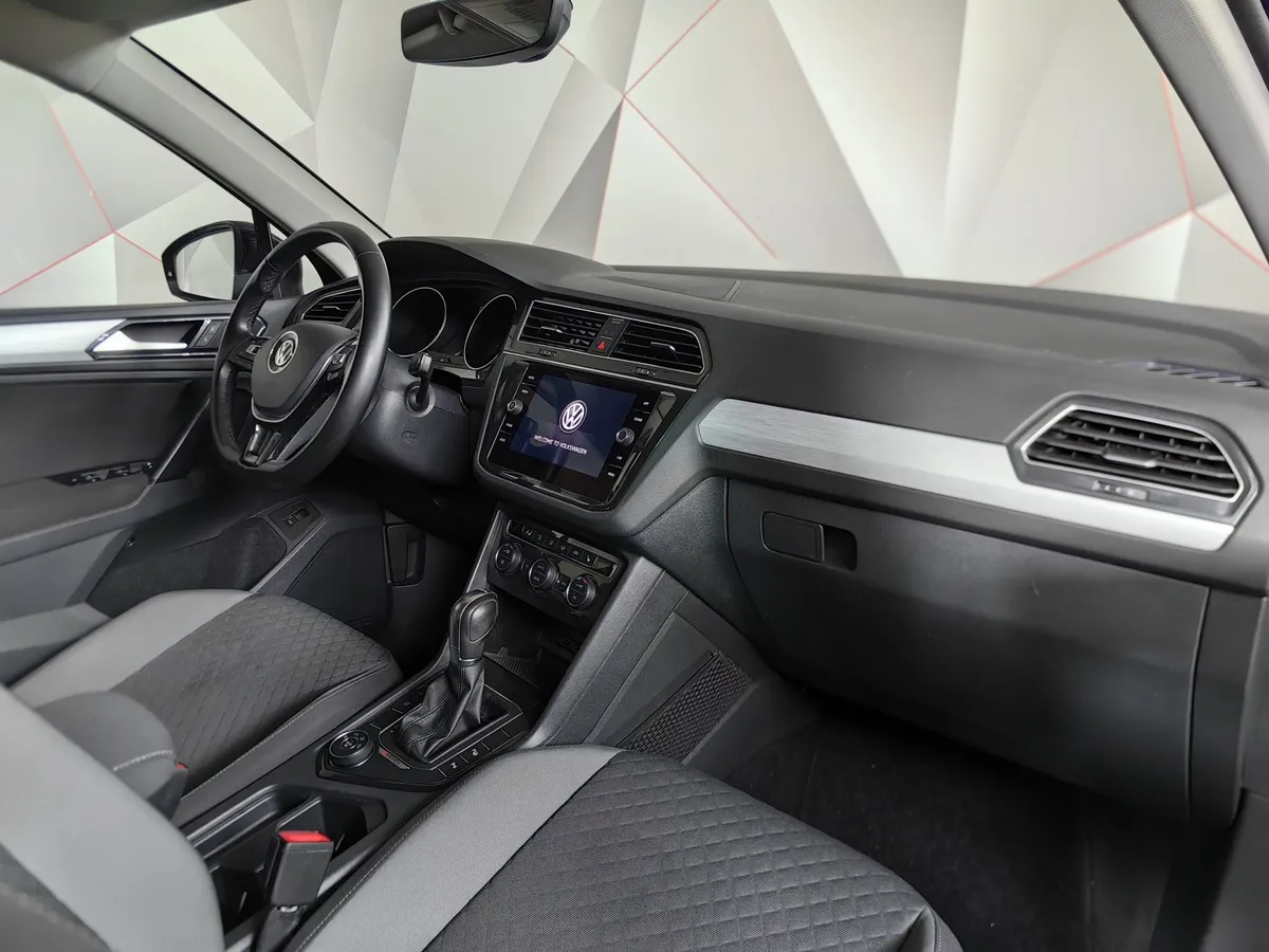 Volkswagen Tiguan 2.0 TSI 4Motion DSG (180 л.с.) Comfortline Черный в АВИЛОН. Слайд №13