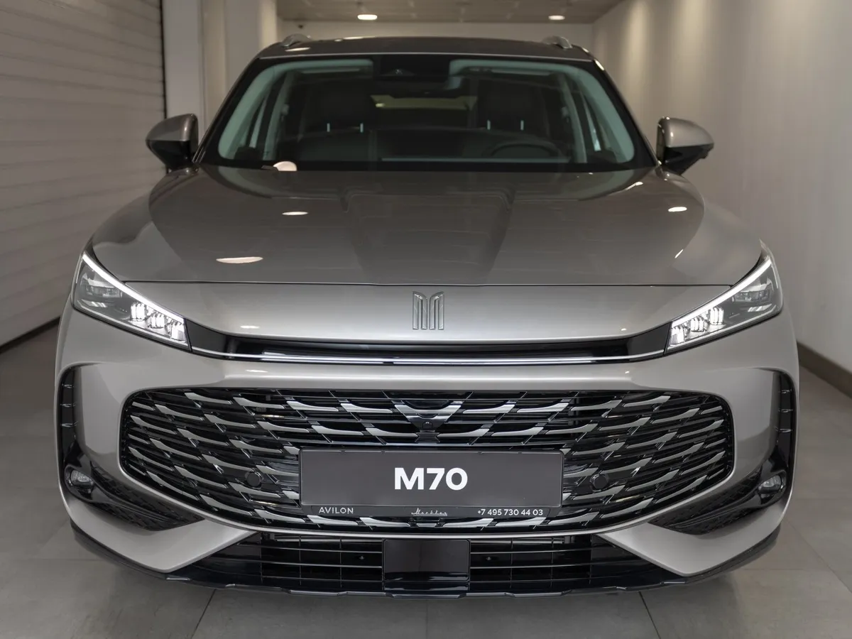 Москвич М70 1.5 DCT FWD (150 л.с.) Драйв Серебристый в АВИЛОН. Слайд №3