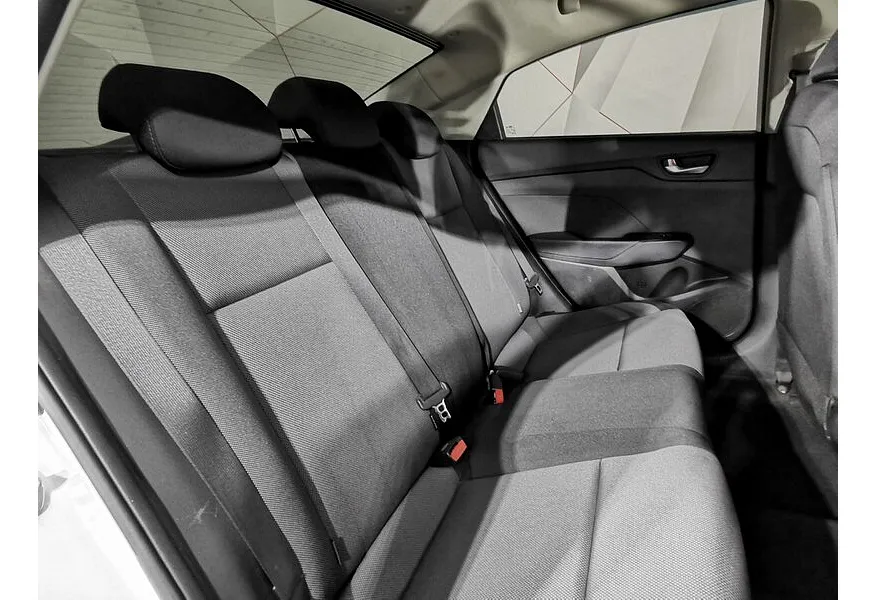 Hyundai Solaris 1.6 MT (123 л.с.) Family Белый в АВИЛОН. Слайд №16