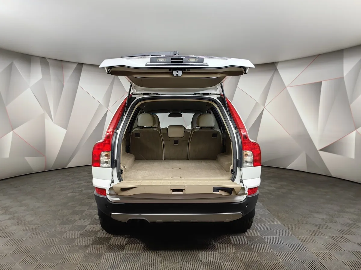Volvo XC90 2.5 T5 Geartronic AWD (5 мест) (210 л.с.) Белый в АВИЛОН. Слайд №11