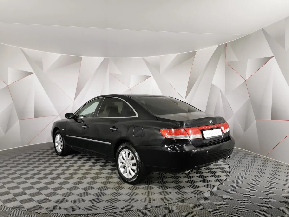 Hyundai Grandeur 2.7 AT (192 л.с.) Черный в АВИЛОН. Слайд №4