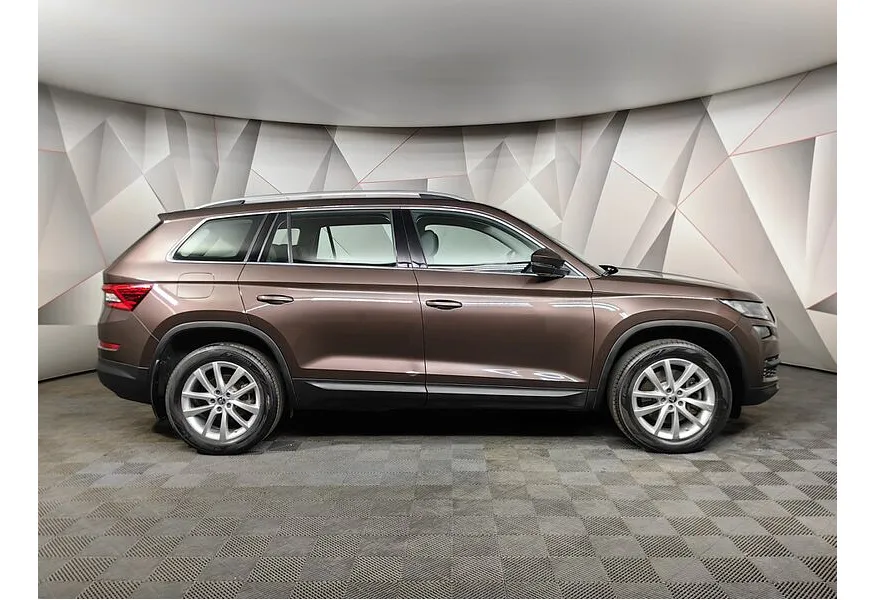 Skoda Kodiaq 2.0 TSI DSG 4X4 (180 л.с.) Коричневый в АВИЛОН. Слайд №6