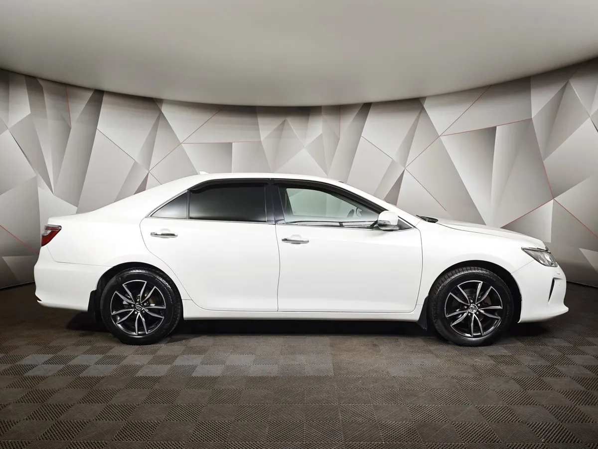Toyota Camry 2.5 AT (200 л.с.) Белый в АВИЛОН. Слайд №6