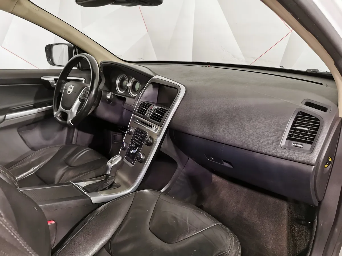Volvo XC60 2.4 D5 Geartronic AWD (215 л.с.) Белый в АВИЛОН. Слайд №11