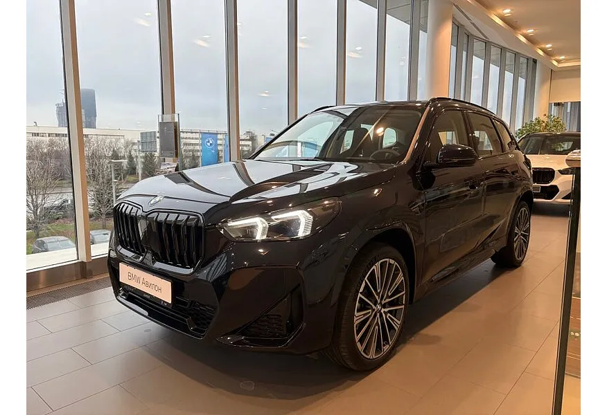 BMW X1 xDrive25 Li (204 л.с.) Черный в АВИЛОН. Слайд №1