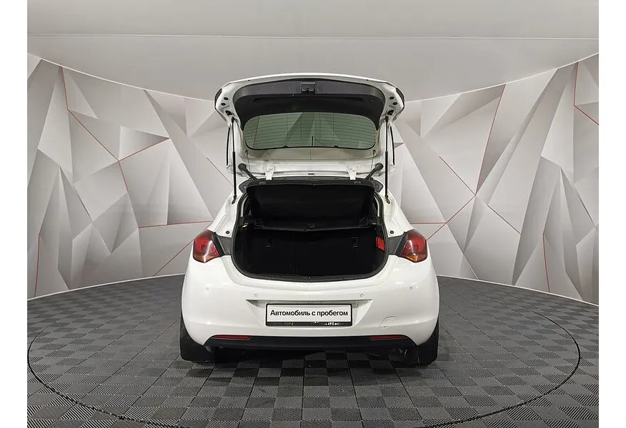 Opel Astra 1.6 AT (115 л.с.) Белый в АВИЛОН. Слайд №11