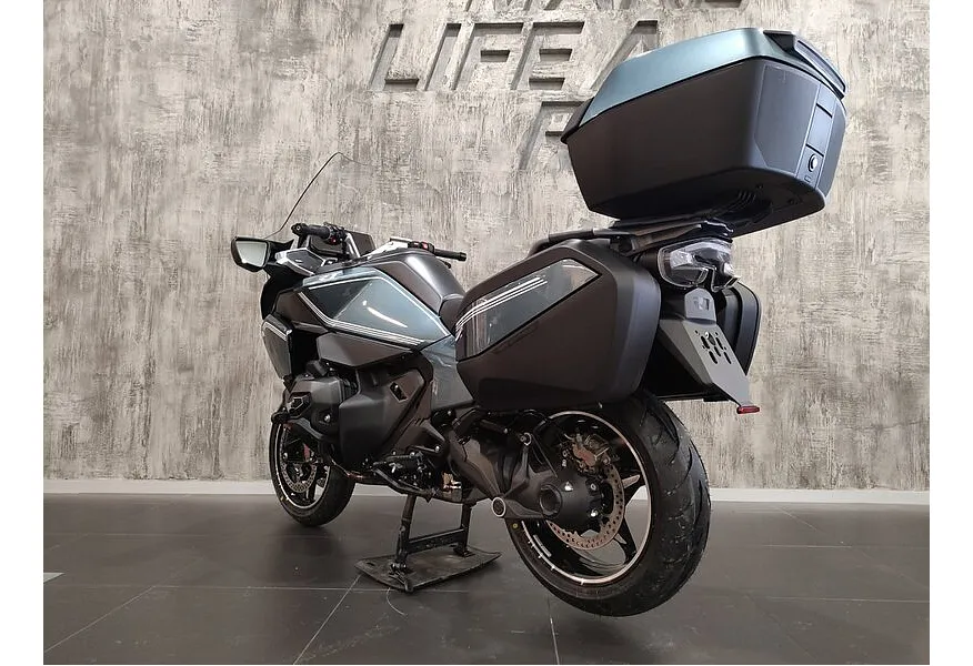 BMW Motorrad R 1300 RT 1300 см³ (145 л.с.) (145) 1300 Зеленый в АВИЛОН. Слайд №5