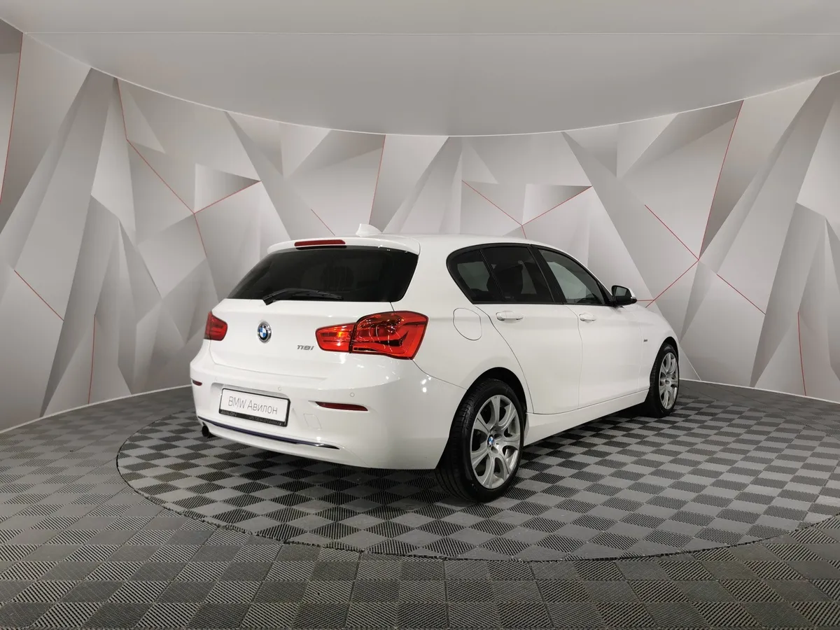 BMW 1 серия 118i AT (136 л.с.) Белый в АВИЛОН. Слайд №2