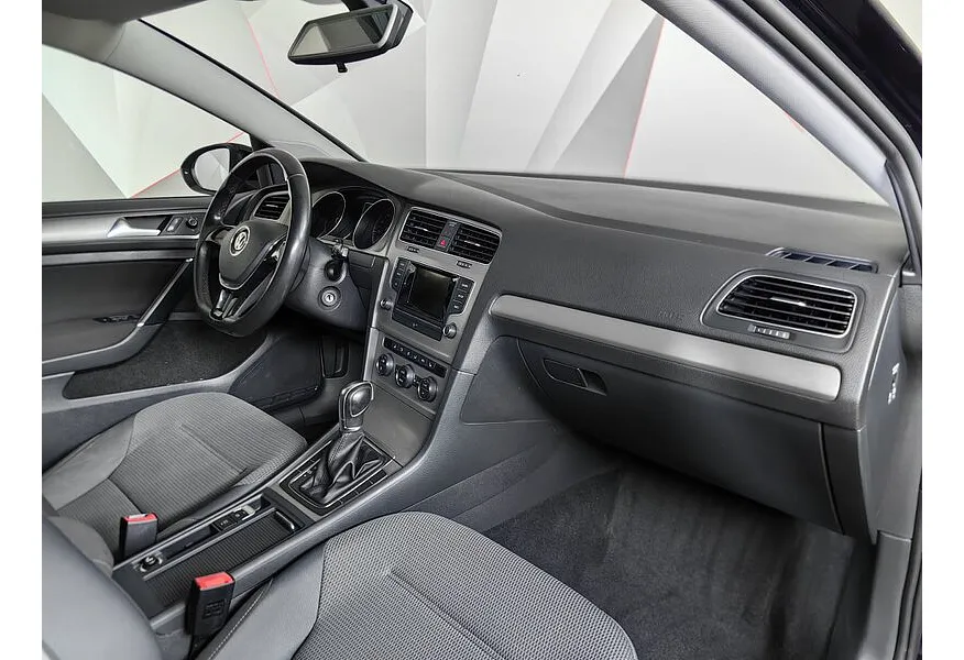 Volkswagen Golf 1.6 AT (110 л.с.) Comfortline Черный в АВИЛОН. Слайд №14