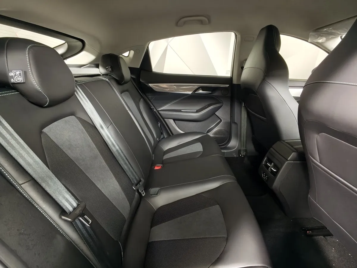 Москвич 6 1.5T CVT 2WD (136 л.с.) Comfort Белый в АВИЛОН. Слайд №16