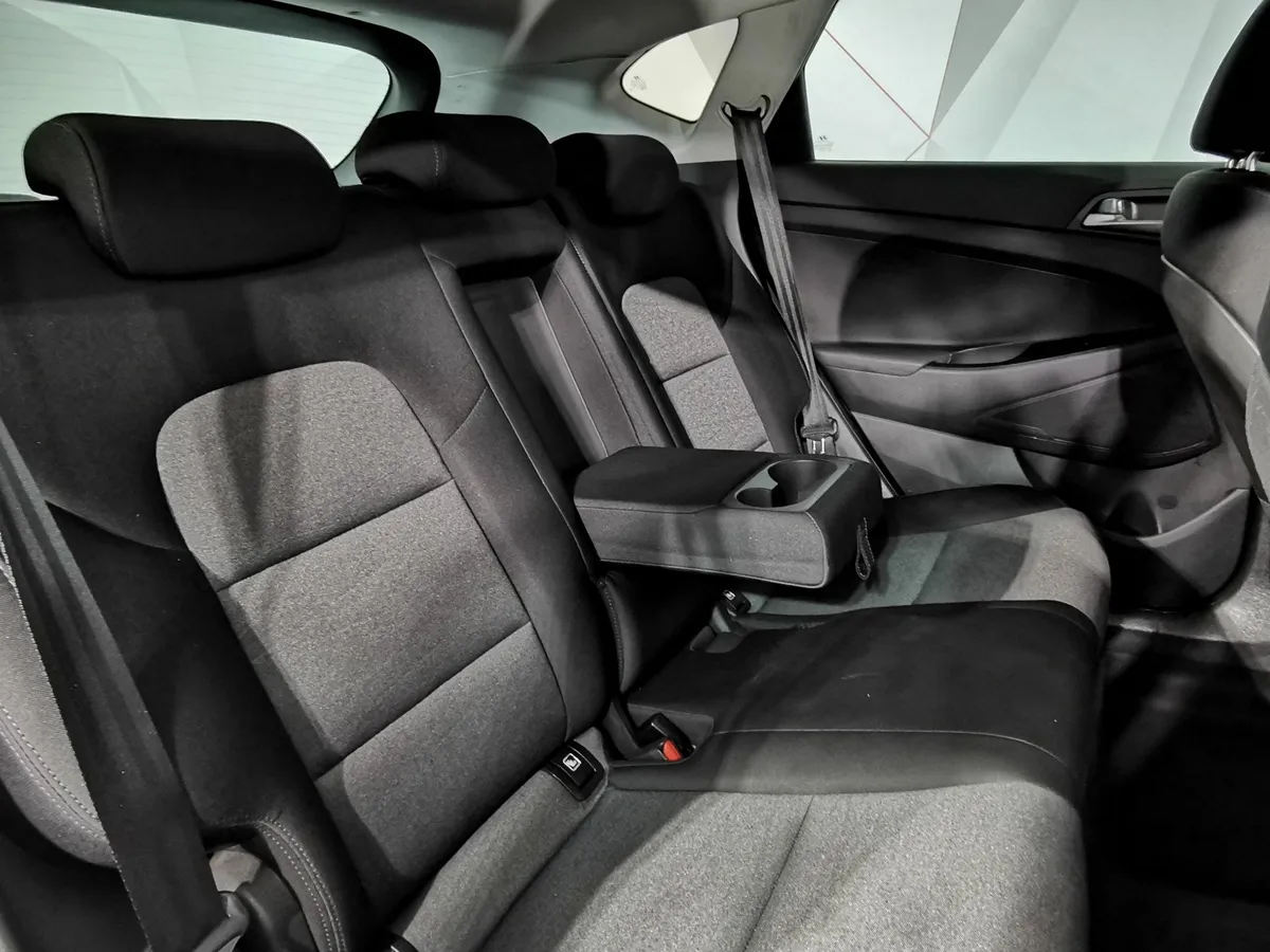Hyundai Tucson 2.0 (150 л.с.) MPI-6AT-2WD Family Белый в АВИЛОН. Слайд №17
