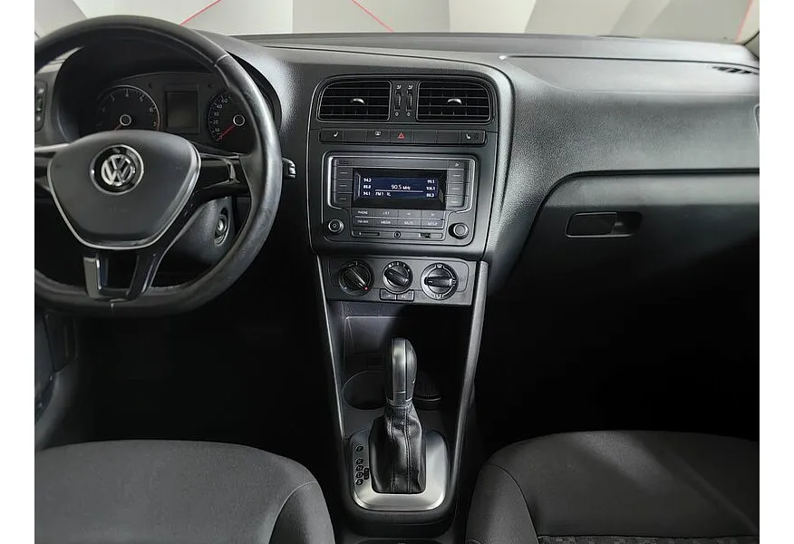 Volkswagen Polo 1.6 MPI AT (110 л.с.) Drive Серебристый в АВИЛОН. Слайд №15