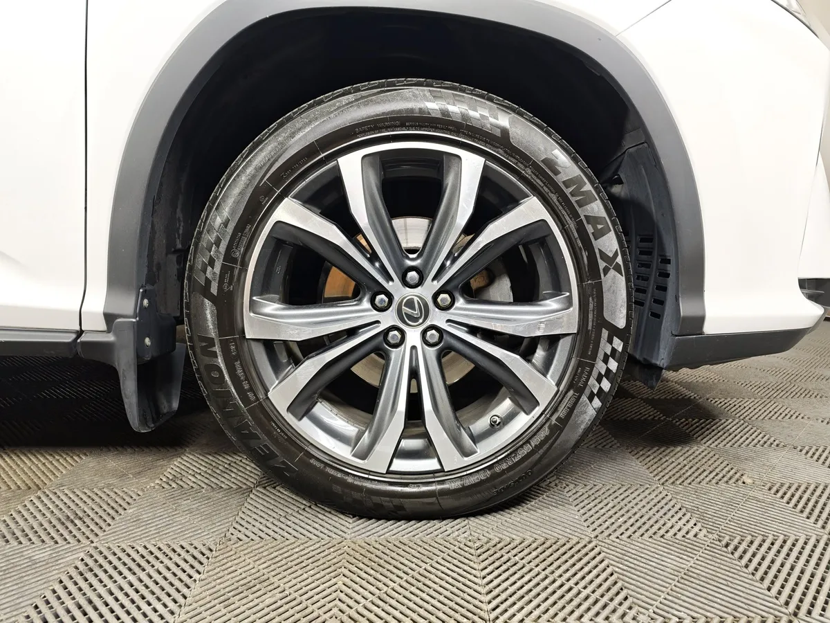 Lexus RX 2.0 AT AWD (238 л.с.) Executive Белый в АВИЛОН. Слайд №9