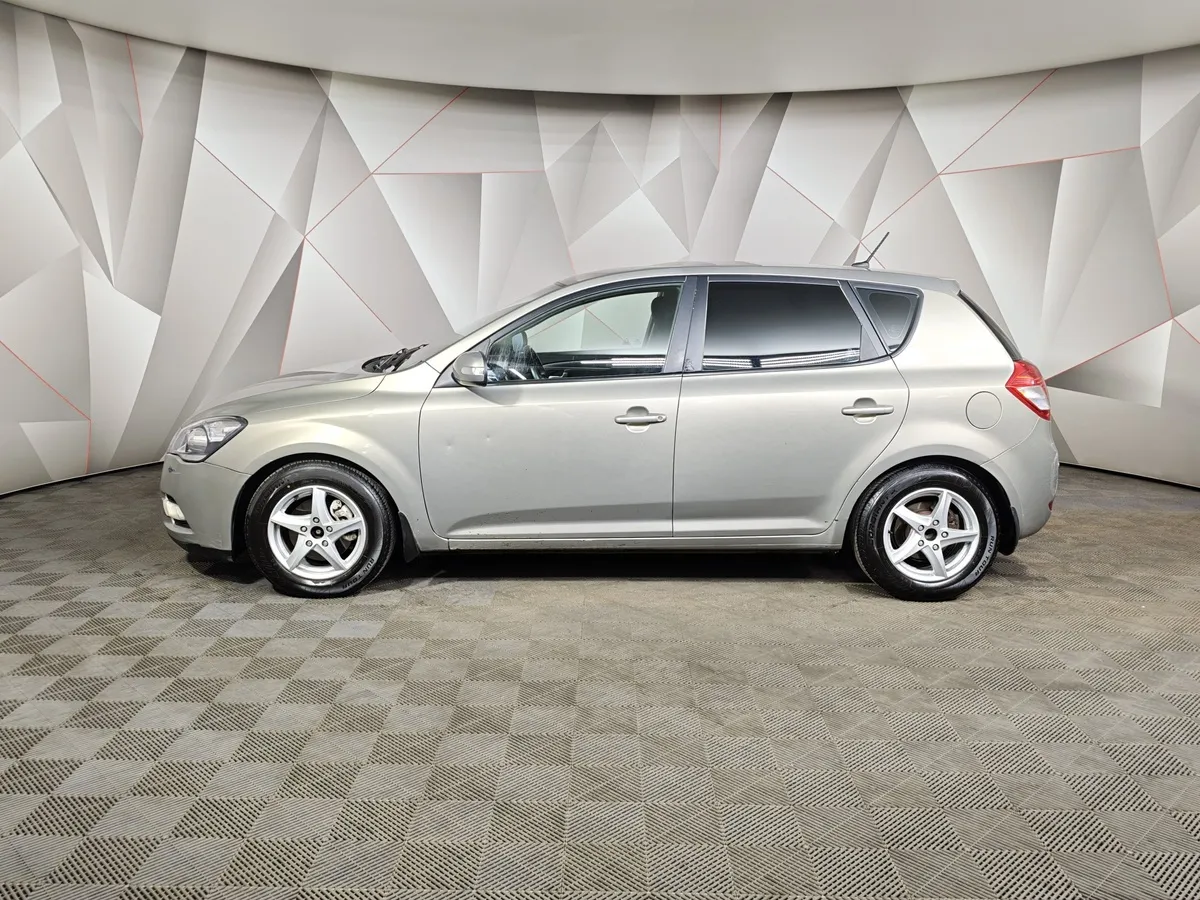 Kia Ceed 1.6 AT (122 л.с.) Серебристый в АВИЛОН. Слайд №5