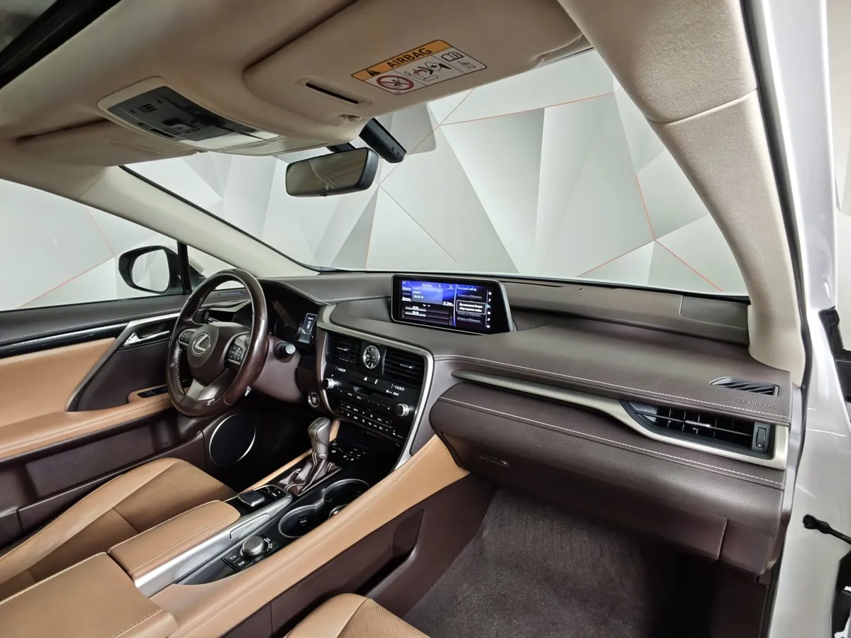Lexus RX 2.0 AT AWD (238 л.с.) Executive Белый в АВИЛОН. Слайд №13
