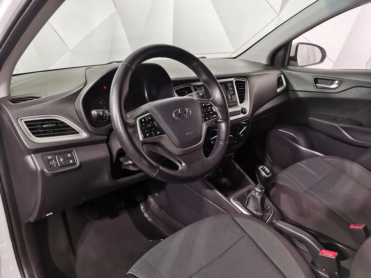 Hyundai Solaris 1.6 MT (123 л.с.) Comfort Белый в АВИЛОН. Слайд №18
