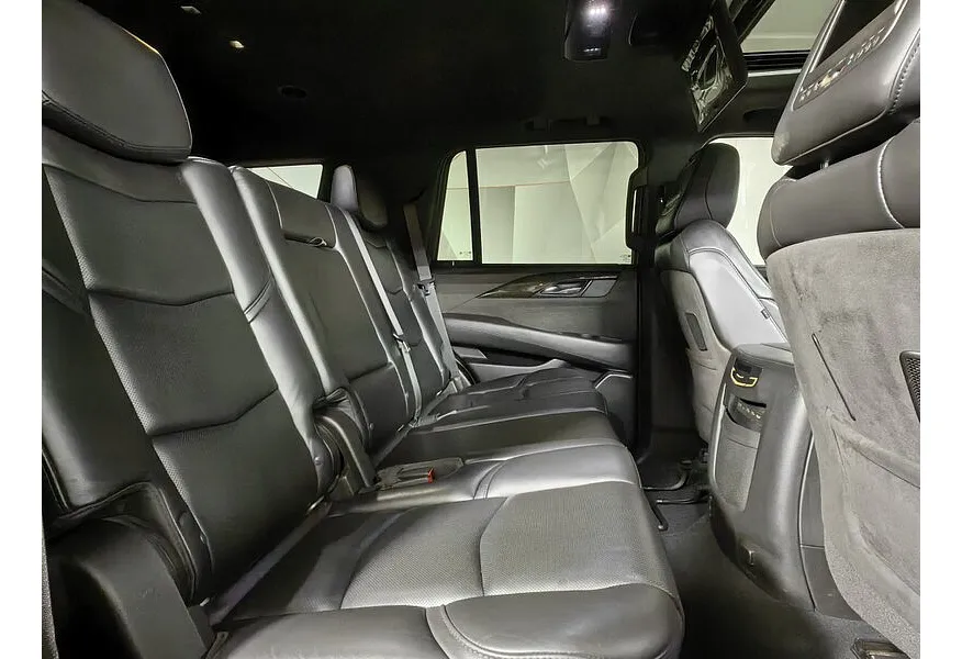 Cadillac Escalade 6.2 V8 AT AWD (420 л.с.) Sport Platinum Черный в АВИЛОН. Слайд №16