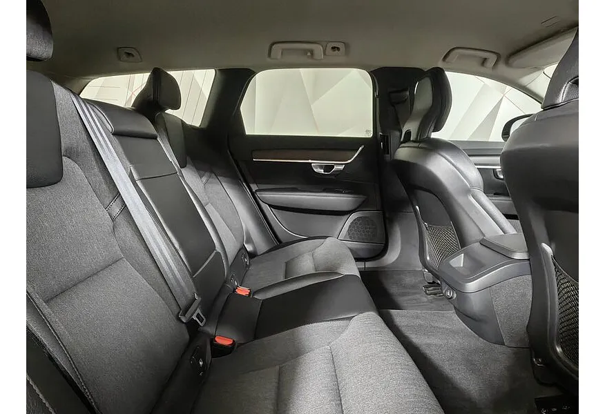 Volvo V90 Cross Country 2.0 D4 AT AWD (190 л.с.) Pro Черный в АВИЛОН. Слайд №16